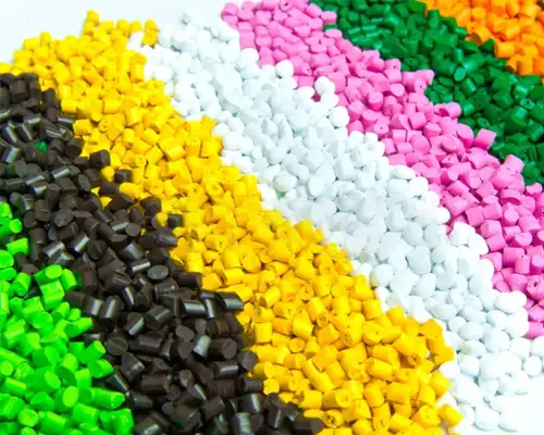 Di quali materie prime hanno bisogno le particelle di plastica?